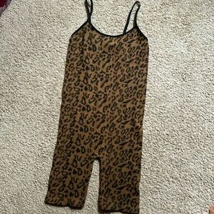 Bozzolo cheetah print fitted romper, size S/M